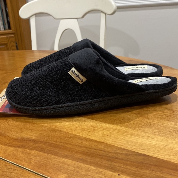 NWT. Dearfoam, women’s size 11-12, slippers. - Picture 2 of 10